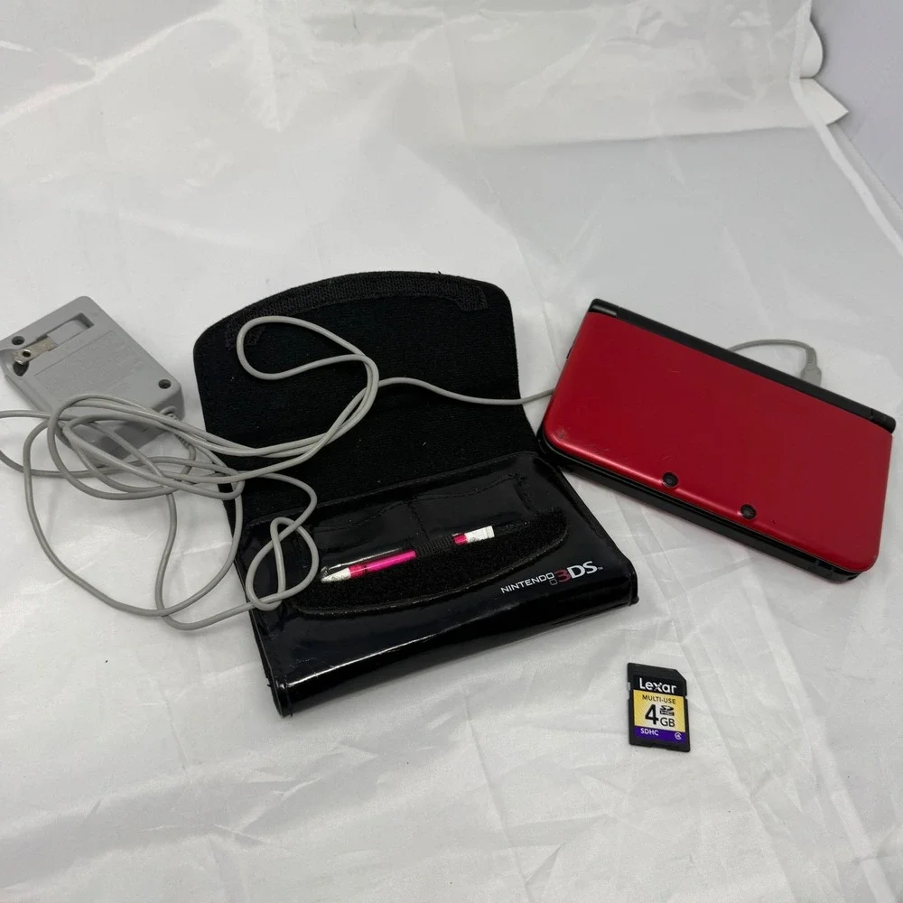 Nintendo 3DS XL Red Black Console Bundle SPR-001 Charger 4GB SD Hello Kitty Case